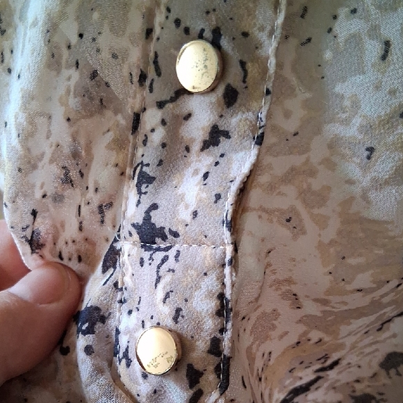 Bebe Blush Pink And Black Abstract Patterned Blouse With Keyhole Back Panel - Picture 11 of 11